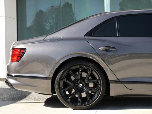 Used 2024 Bentley Flying Spur W12 image 9