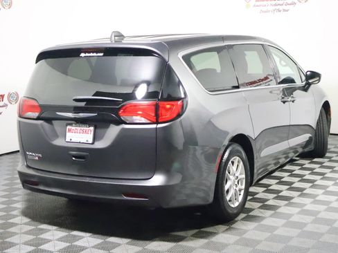 Used 2023 Chrysler Voyager LX FWD image 5