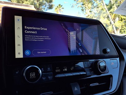 Used 2023 Toyota Highlander XLE FWD image 6