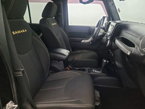 Used 2015 Jeep Wrangler Unlimited Sahara w/ Connectivity Group image 21