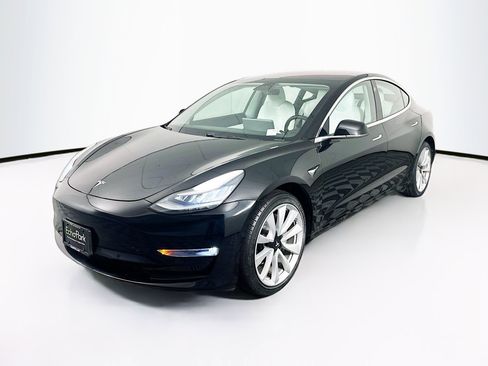 Used 2018 Tesla Model 3 Mid Range image 3