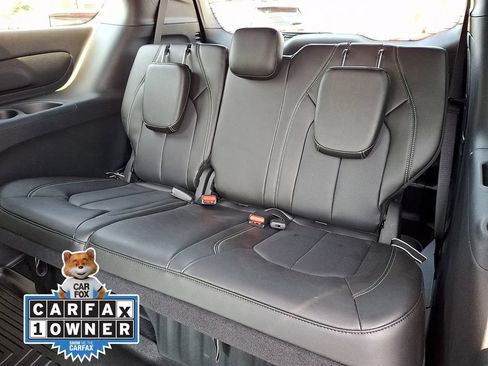Used 2025 Chrysler Pacifica Select FWD image 12