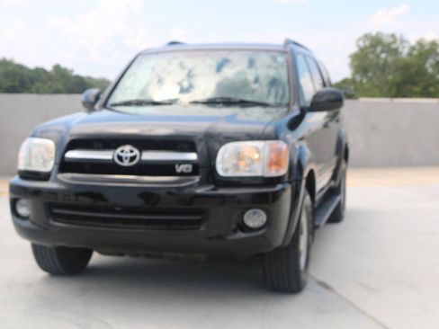 Used 2006 Toyota Sequoia SR5 RWD image 4