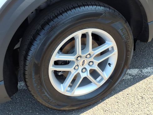 Used 2026 Ford Explorer Active AWD/4WD image 7