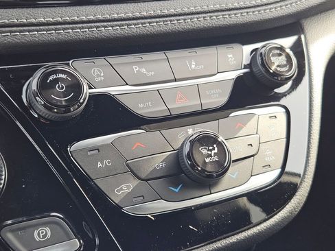 New 2026 Chrysler Pacifica Select AWD/4WD image 34