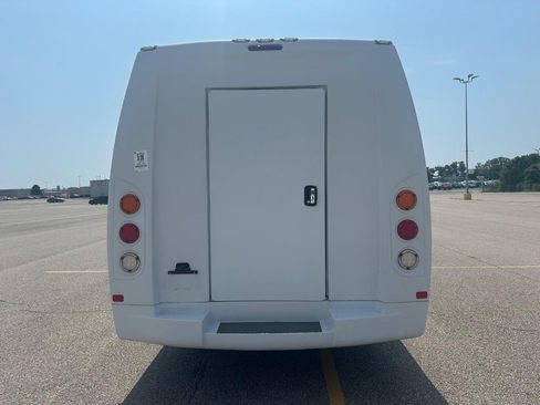 Used 2017 Ford E-450 and Econoline 450 Super Duty w/ Shuttle Bus Prep Package RWD image 6