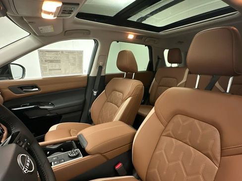 New 2026 Nissan Pathfinder Platinum w/ Cargo Package AWD/4WD image 9