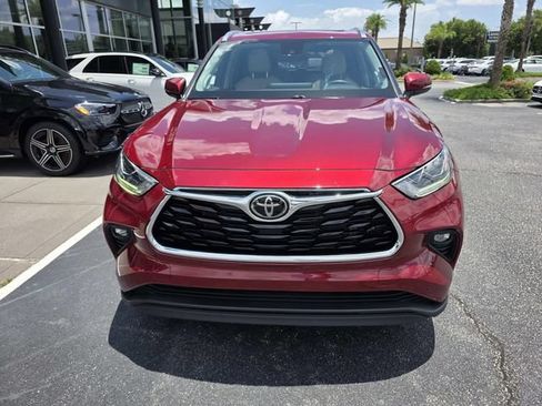 Used 2023 Toyota Highlander Limited FWD image 4