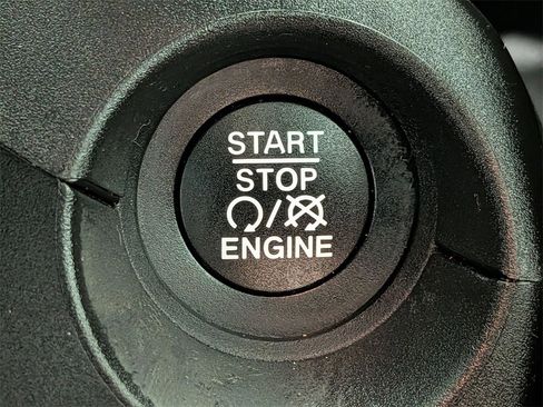 Used 2020 Jeep Compass Latitude w/ Cold Weather Group image 17