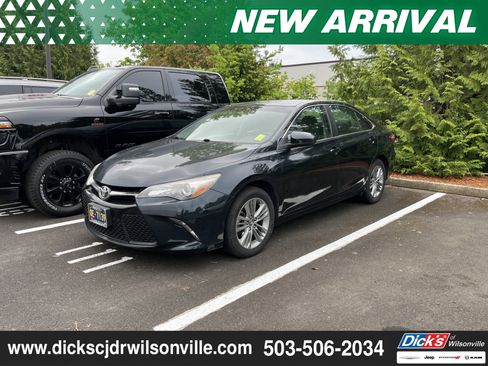 Used 2017 Toyota Camry SE FWD image 5