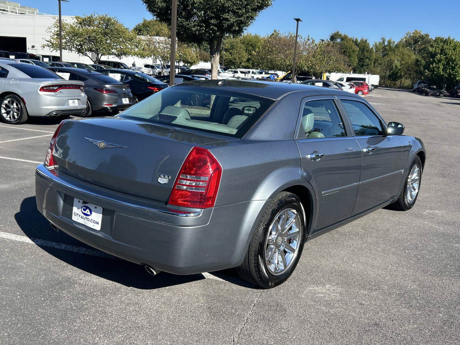 Used 2006 Chrysler 300 C w/ Navigation & Sound Group II RWD image 3