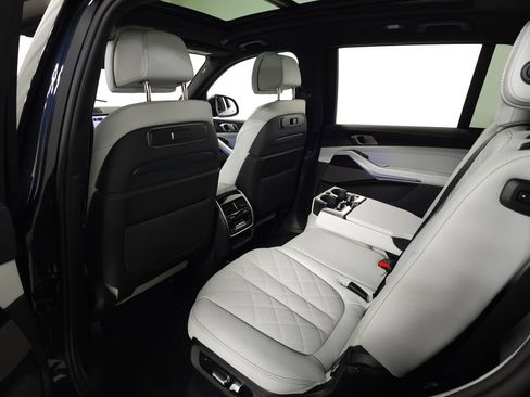 Used 2026 BMW X7 xDrive40i w/ M Sport Package AWD/4WD image 42
