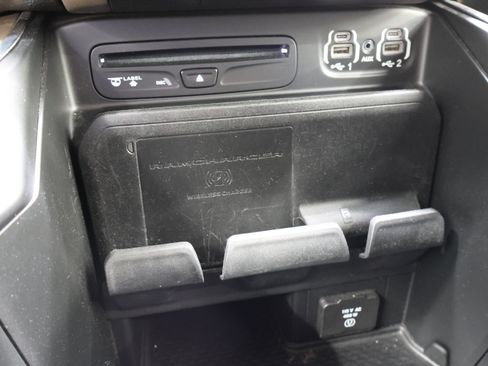 Used 2019 RAM 1500 Laramie AWD/4WD image 48