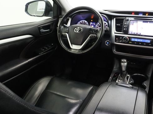 Used 2019 Toyota Highlander XLE FWD image 33