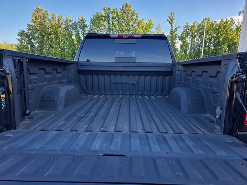 Used 2024 GMC Sierra 1500 AT4 w/ Technology Package AWD/4WD image 12
