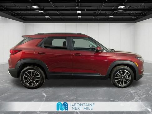 Used 2025 Chevrolet TrailBlazer LT FWD image 6