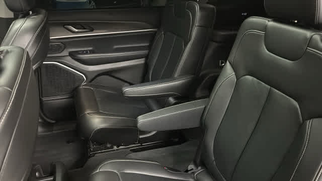 Used 2022 Jeep Grand Cherokee L Limited w/ Luxury Tech Group II AWD/4WD image 30