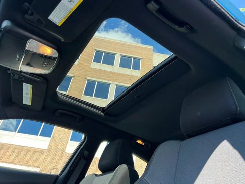 Used 2015 Dodge Charger SXT RWD image 34