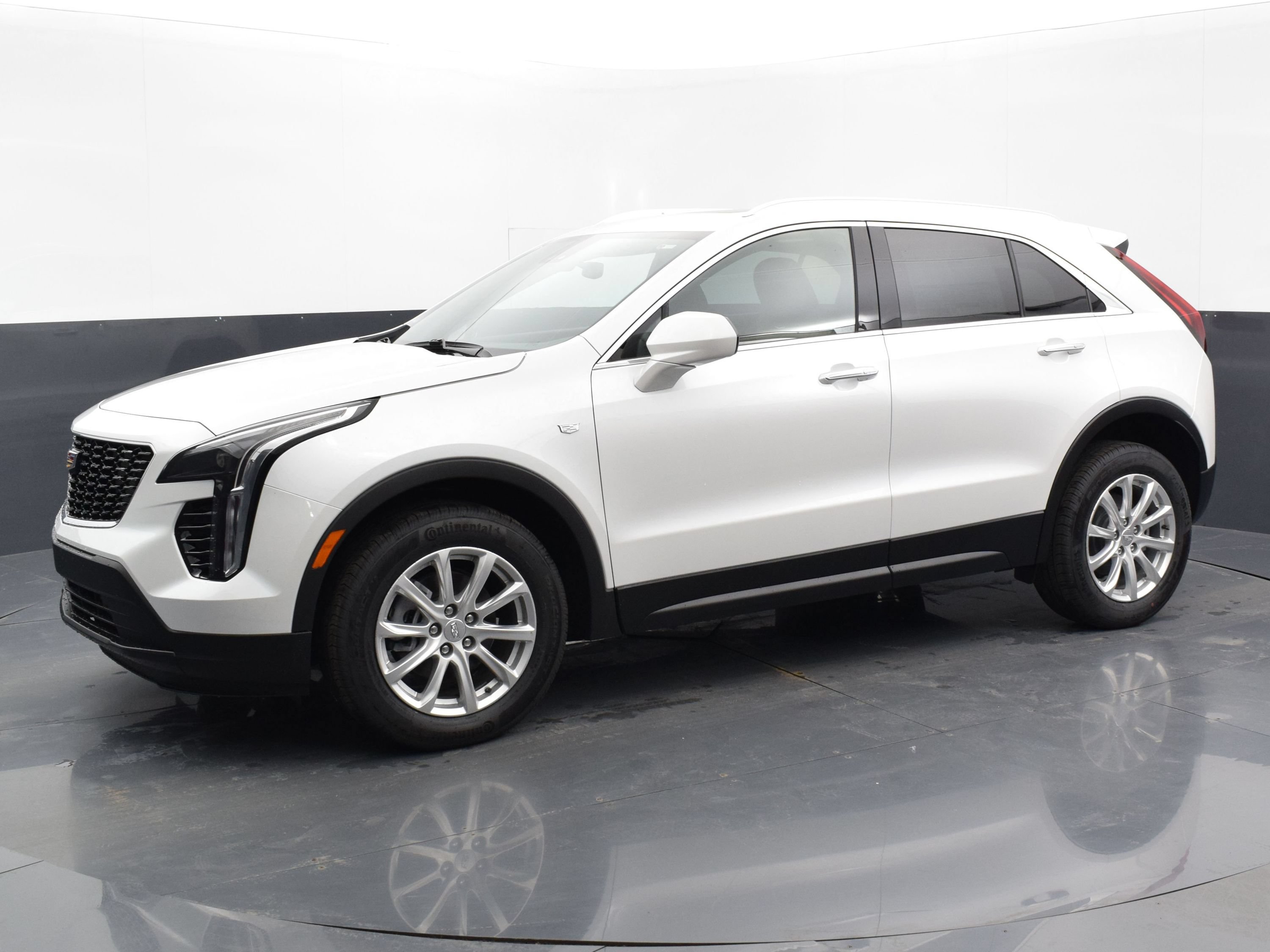 Used 2023 Cadillac XT4 Luxury w/ Cold Weather Package AWD/4WD image 1