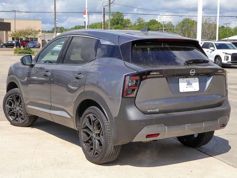 Certified 2025 Nissan Kicks SR image 2