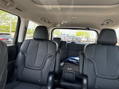 Used 2025 INFINITI QX80 Sensory image 25