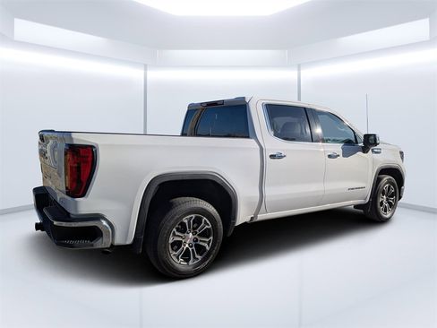 Used 2025 GMC Sierra 1500 SLT image 3
