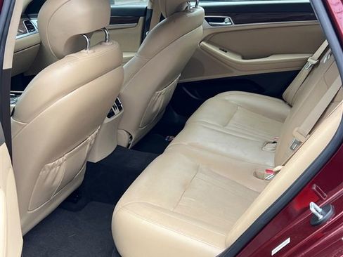 Used 2015 Hyundai Genesis 3.8 image 9