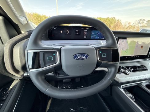 Used 2025 Ford Expedition Max Active RWD image 15