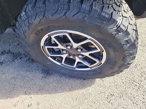 Used 2025 Jeep Wrangler Unlimited Rubicon w/ Convenience Group image 3