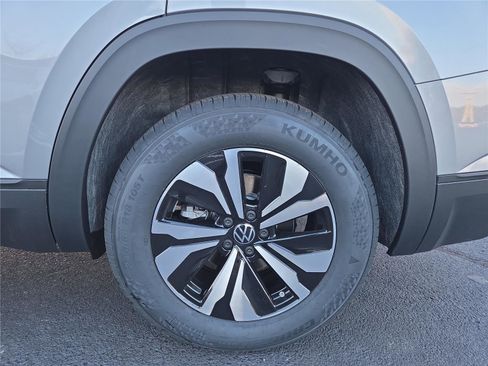 New 2026 Volkswagen Atlas SE image 10