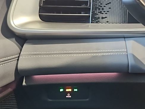 New 2026 Volkswagen Tiguan SE R-Line FWD image 36