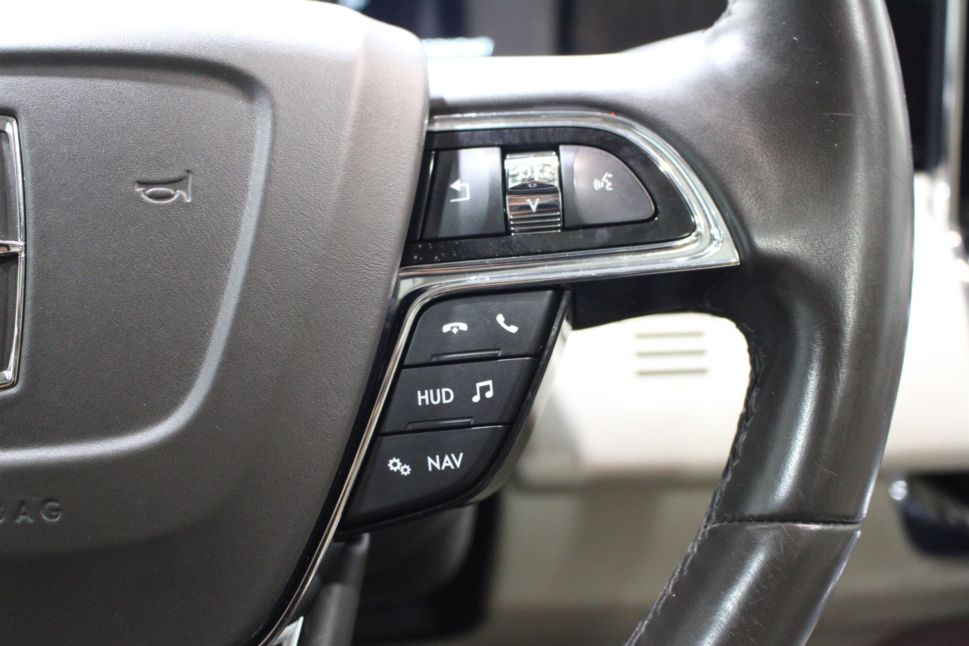 Used 2021 Lincoln Navigator L Reserve AWD/4WD image 12