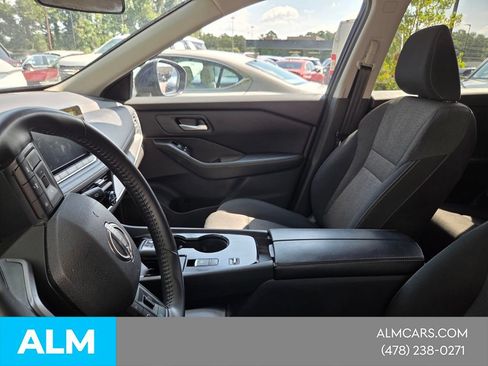 Used 2025 Nissan Rogue SV FWD image 2