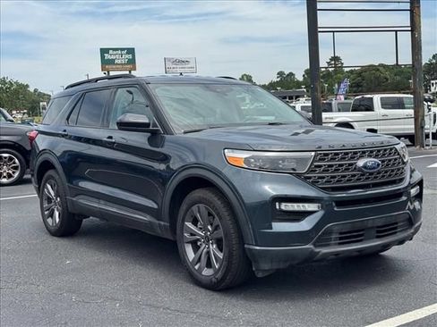 Certified 2022 Ford Explorer XLT w/ Equipment Group 202A AWD/4WD image 2