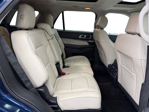Used 2016 Ford Explorer Platinum image 12