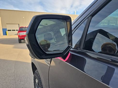 Used 2025 GMC Yukon XL AT4 w/ AT4 Premium Package image 8