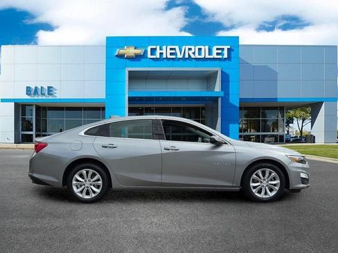 Used 2024 Chevrolet Malibu LT FWD image 2