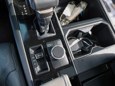 Used 2024 Toyota Tundra Limited AWD/4WD image 28