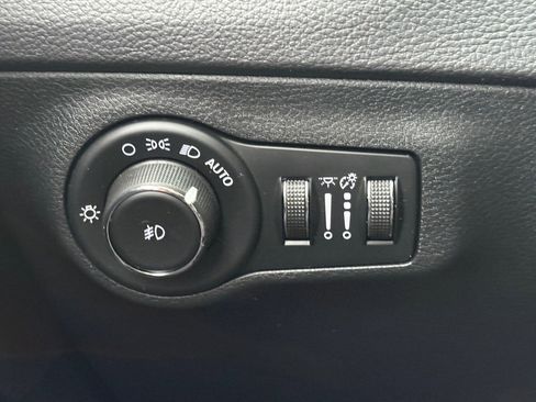 Used 2018 Jeep Compass Trailhawk w/ Navigation Group image 19