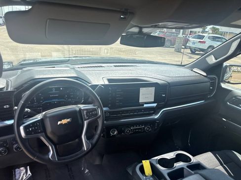Used 2023 Chevrolet Silverado 1500 LT AWD/4WD image 23