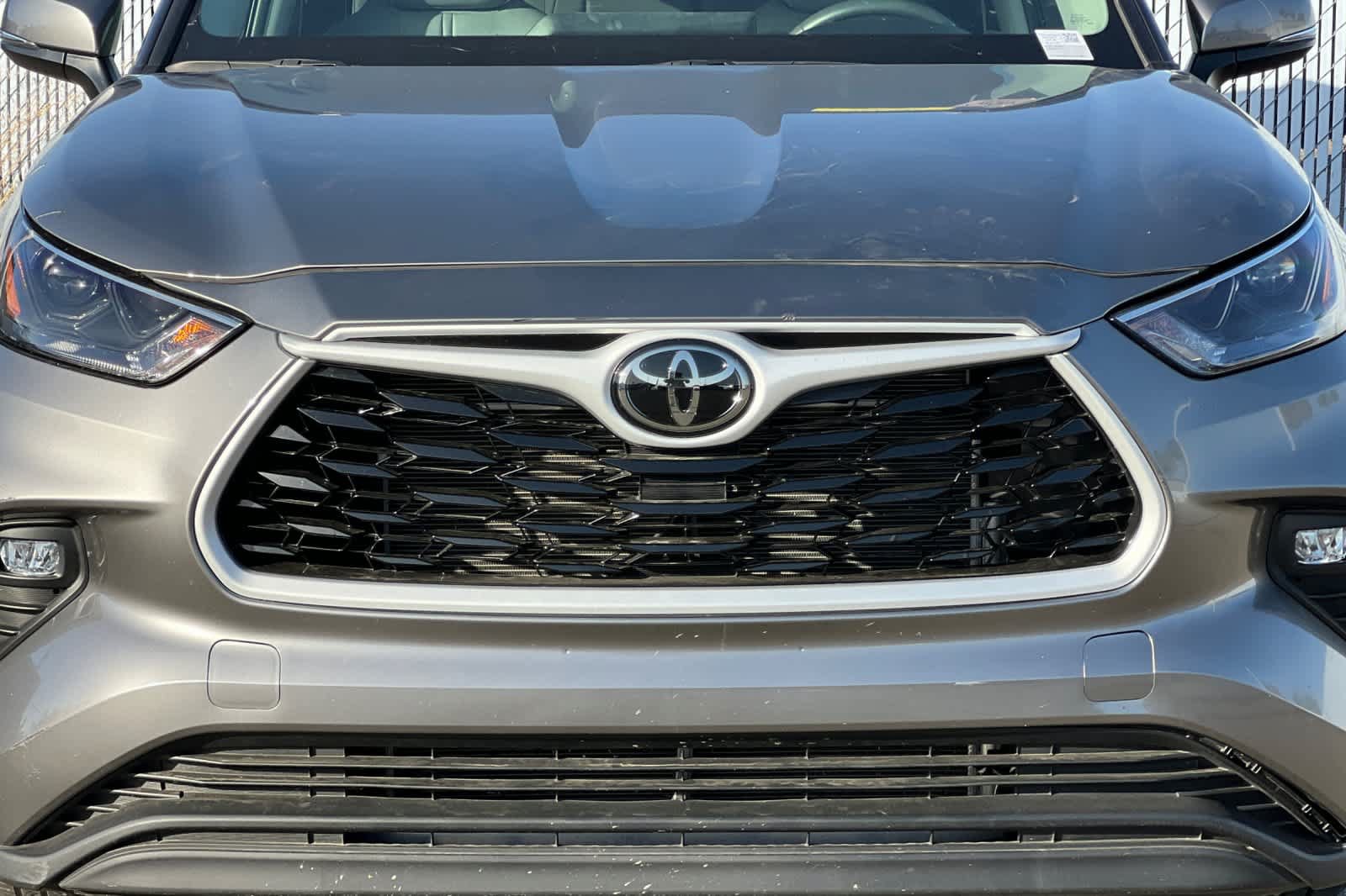 Used 2025 Toyota Highlander XLE AWD/4WD image 15