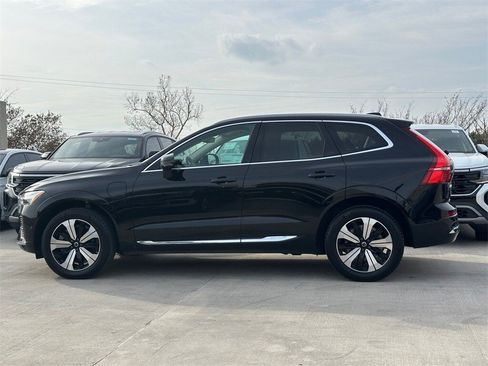 Used 2023 Volvo XC60 T8 Plus image 4