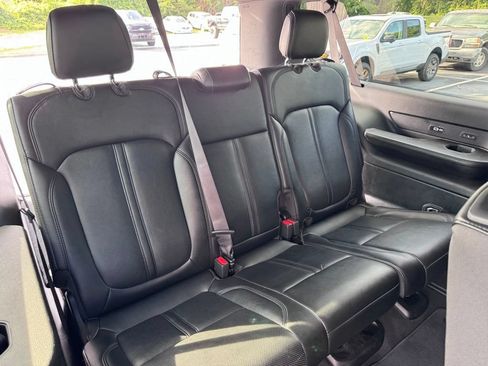Used 2024 Jeep Wagoneer L Series II w/ Flexible Seating Group AWD/4WD image 28
