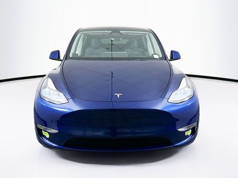 Used 2023 Tesla Model Y Performance image 2