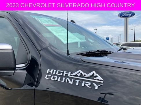 Used 2023 Chevrolet Silverado 1500 High Country w/ High Country Premium Package AWD/4WD image 17