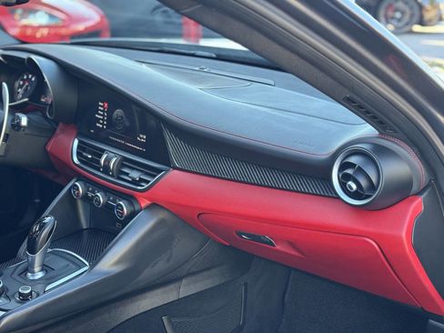 Used 2018 Alfa Romeo Giulia Quadrifoglio w/ Driver Assist Dynamic Package image 22