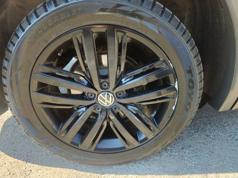 Used 2022 Volkswagen Tiguan SE R-Line AWD/4WD image 32