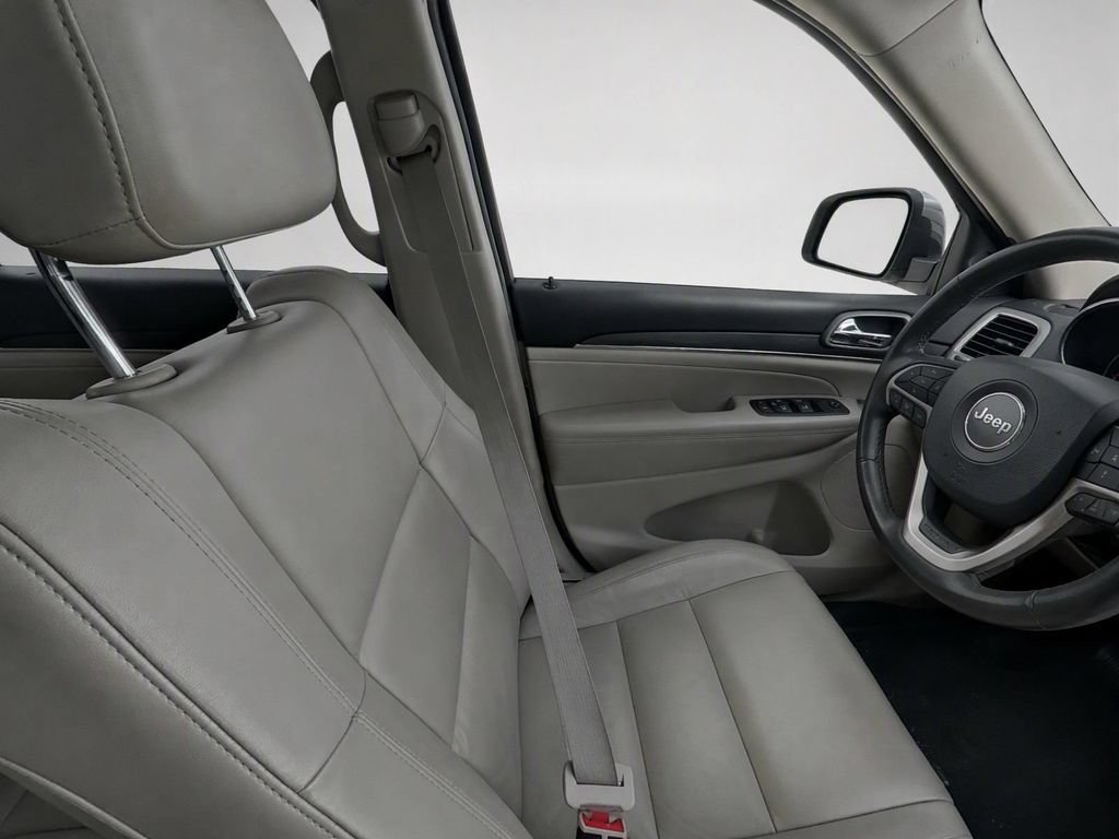Used 2020 Jeep Grand Cherokee Limited AWD/4WD image 28