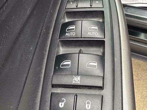Used 2019 Jeep Cherokee Limited AWD/4WD image 24