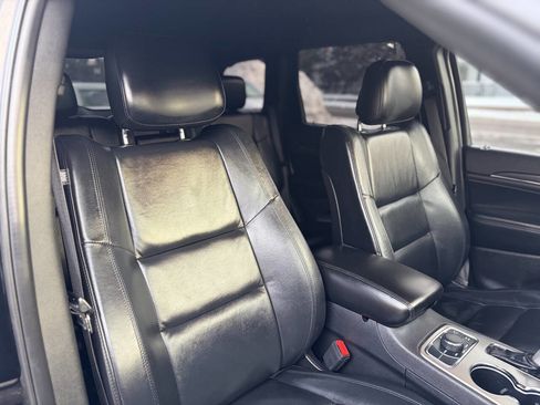 Used 2019 Jeep Grand Cherokee Limited image 15